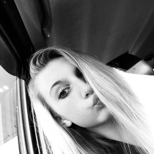 Meet your Posher, Holly